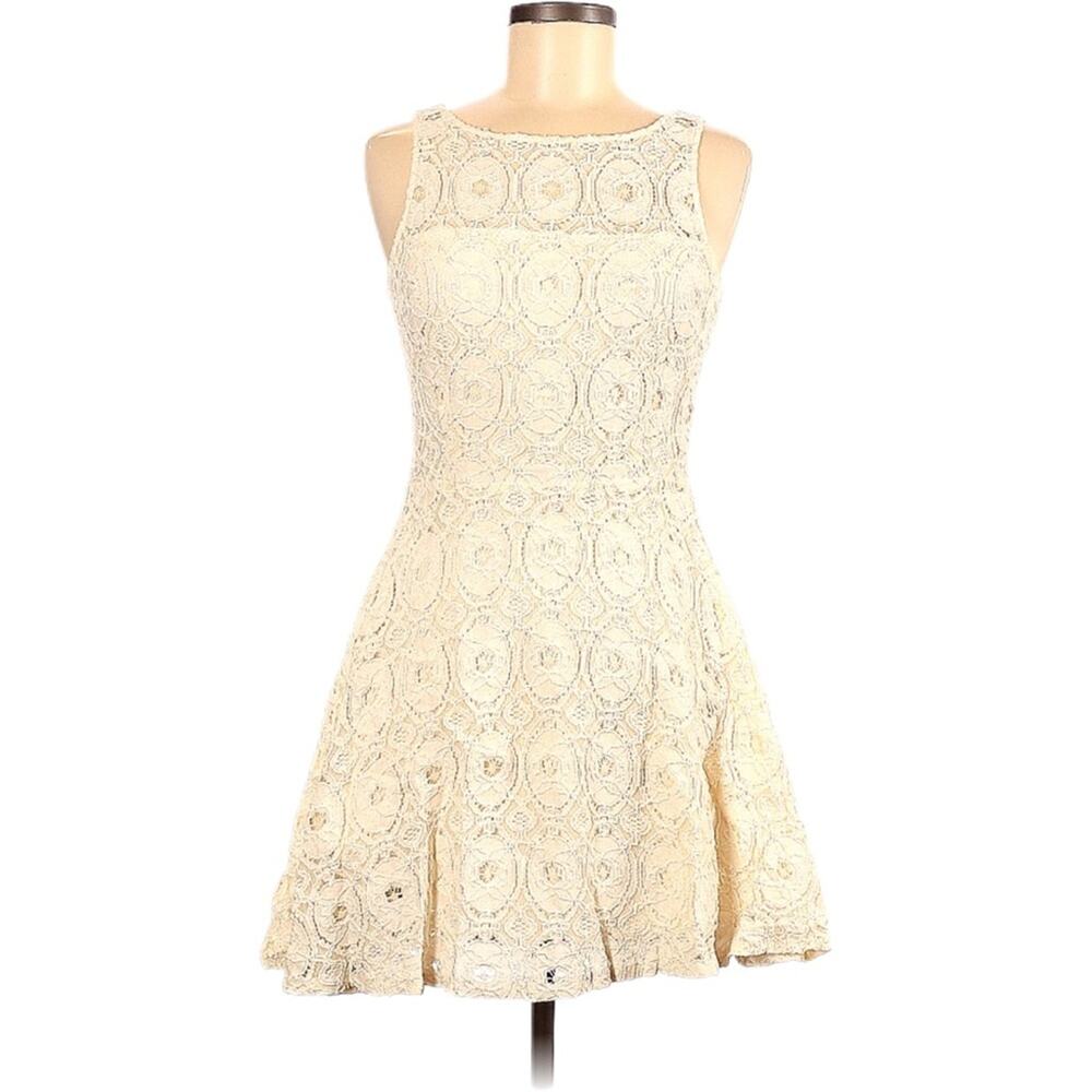 BB Dakota Renley Lace Fit & Flare Dress Women’s Size 6 Cream